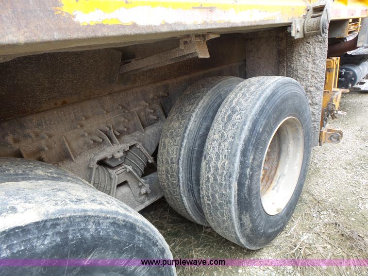 image for item L7206 2004 International 7400 dump truck