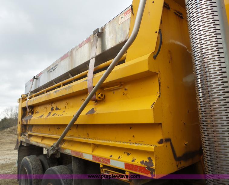 image for item L7206 2004 International 7400 dump truck