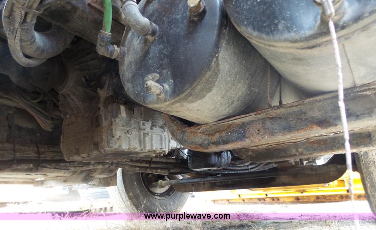 image for item L7206 2004 International 7400 dump truck