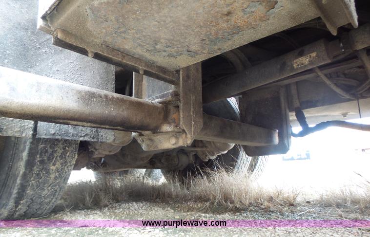 image for item L7206 2004 International 7400 dump truck