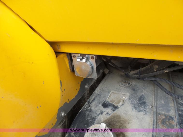 image for item L7206 2004 International 7400 dump truck