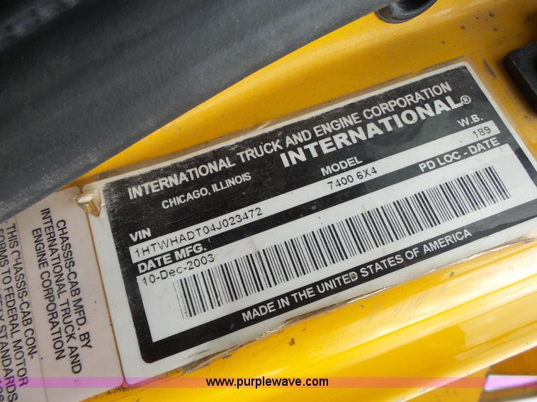 image for item L7206 2004 International 7400 dump truck