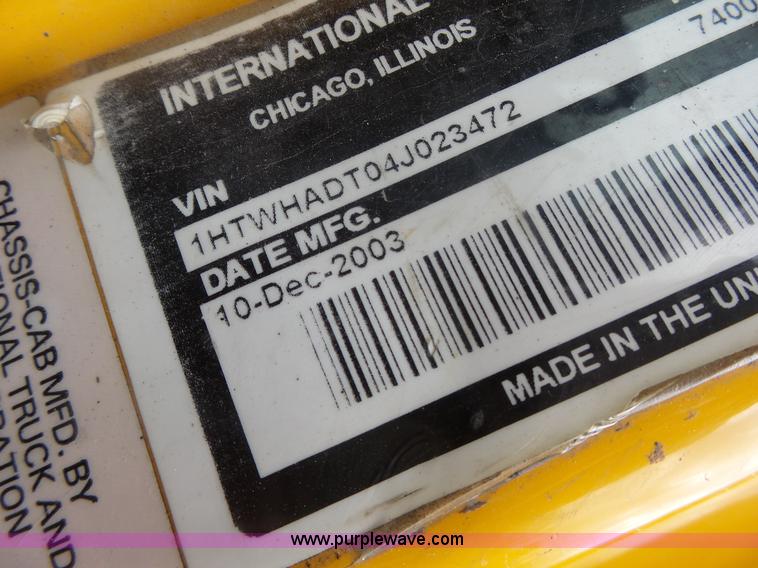 image for item L7206 2004 International 7400 dump truck