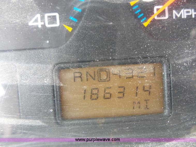 image for item L7206 2004 International 7400 dump truck