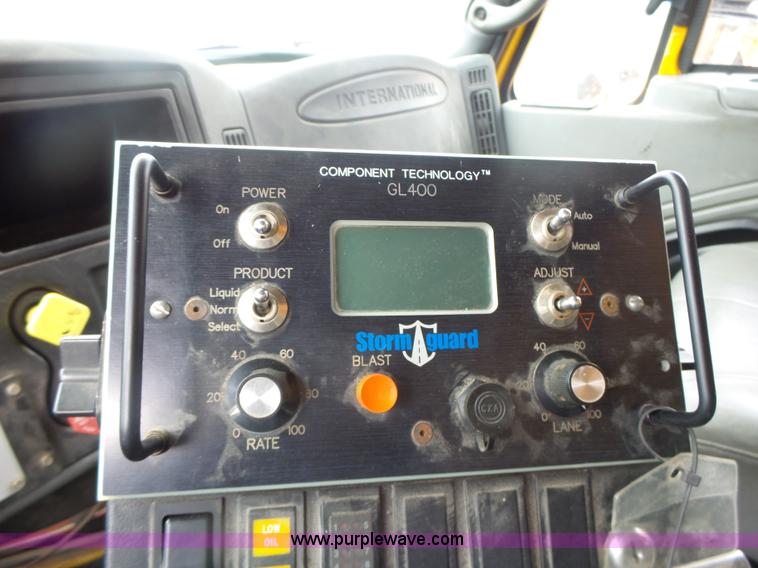 image for item L7206 2004 International 7400 dump truck