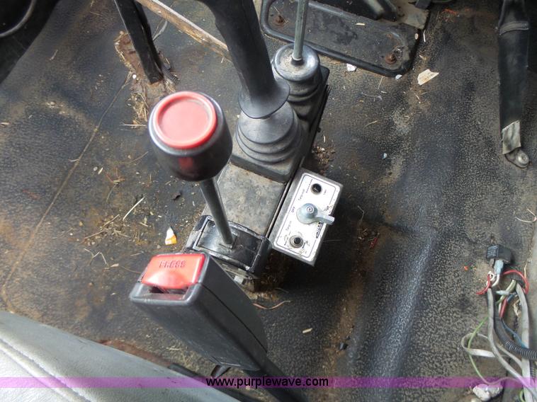 image for item L7206 2004 International 7400 dump truck