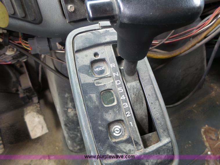 image for item L7206 2004 International 7400 dump truck