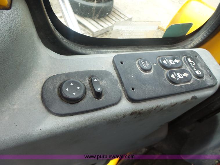 image for item L7206 2004 International 7400 dump truck