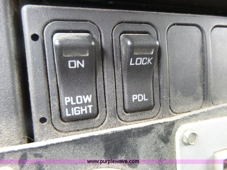 image for item L7206 2004 International 7400 dump truck