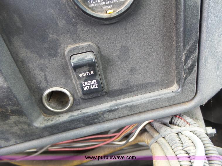 image for item L7206 2004 International 7400 dump truck