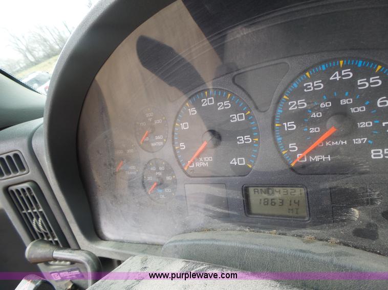 image for item L7206 2004 International 7400 dump truck