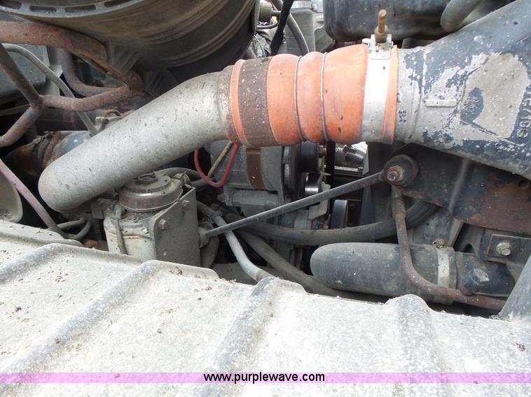 image for item L7206 2004 International 7400 dump truck