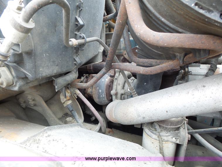 image for item L7206 2004 International 7400 dump truck