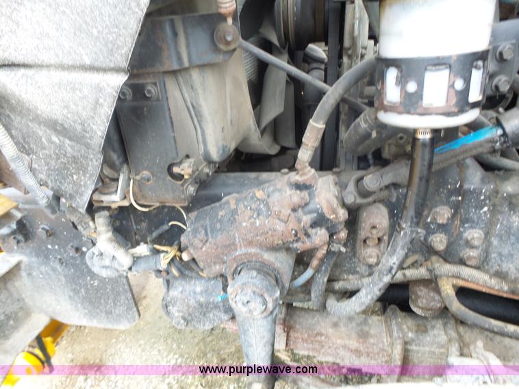 image for item L7206 2004 International 7400 dump truck