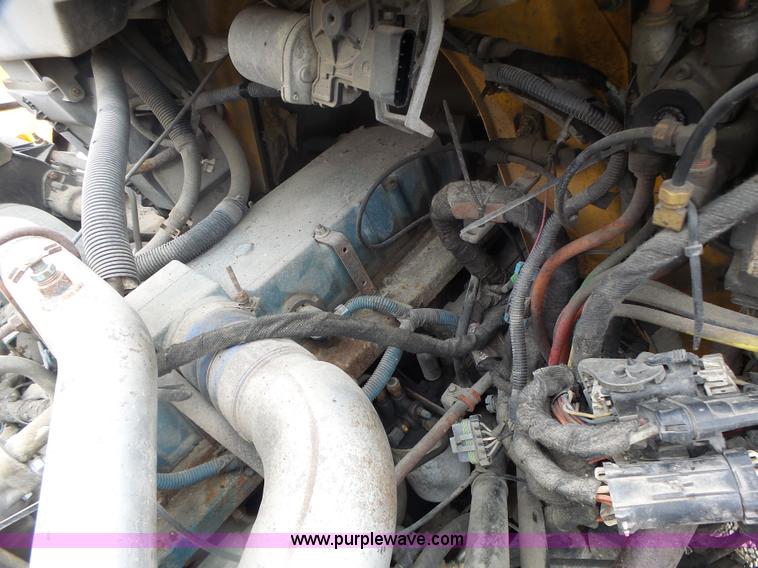 image for item L7206 2004 International 7400 dump truck