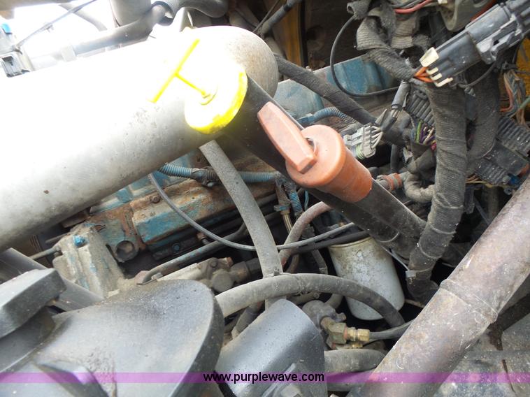 image for item L7206 2004 International 7400 dump truck