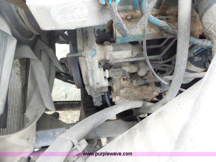 image for item L7206 2004 International 7400 dump truck