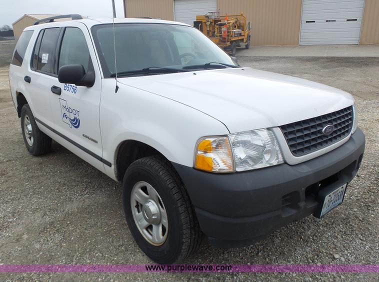 image for item L7208 2004 Ford Explorer XLS SUV