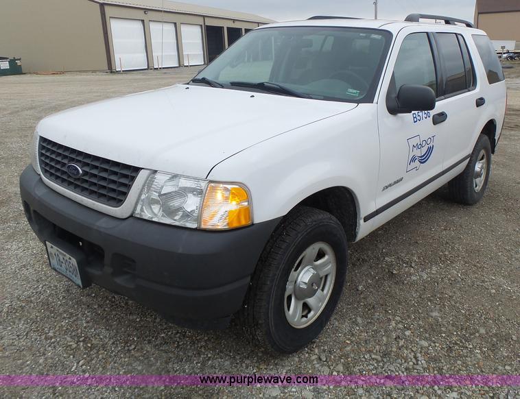 image for item L7208 2004 Ford Explorer XLS SUV