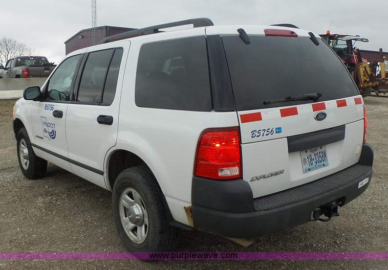image for item L7208 2004 Ford Explorer XLS SUV