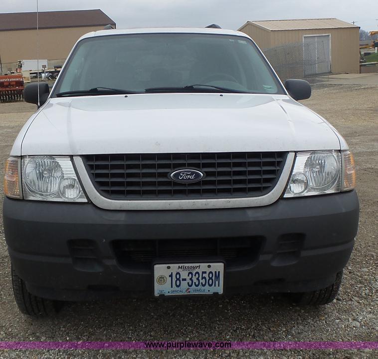 image for item L7208 2004 Ford Explorer XLS SUV