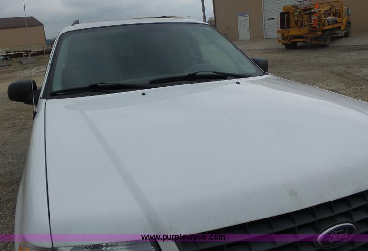 image for item L7208 2004 Ford Explorer XLS SUV
