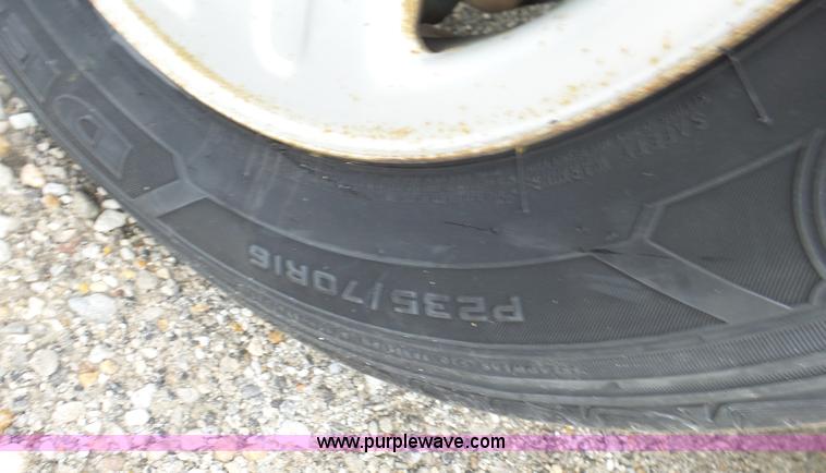 image for item L7208 2004 Ford Explorer XLS SUV