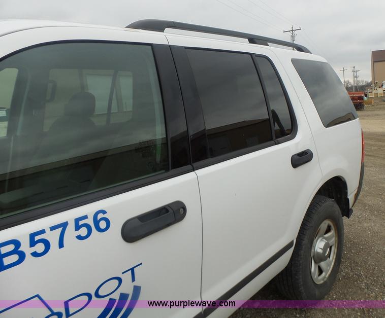 image for item L7208 2004 Ford Explorer XLS SUV