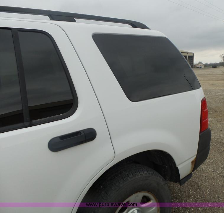 image for item L7208 2004 Ford Explorer XLS SUV