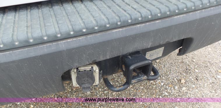 image for item L7208 2004 Ford Explorer XLS SUV