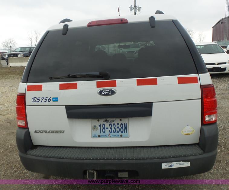 image for item L7208 2004 Ford Explorer XLS SUV