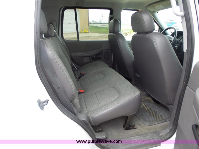 image for item L7208 2004 Ford Explorer XLS SUV