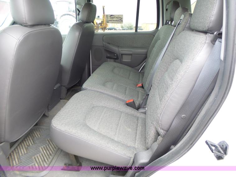 image for item L7208 2004 Ford Explorer XLS SUV