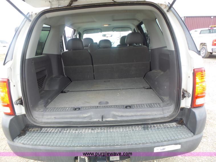 image for item L7208 2004 Ford Explorer XLS SUV