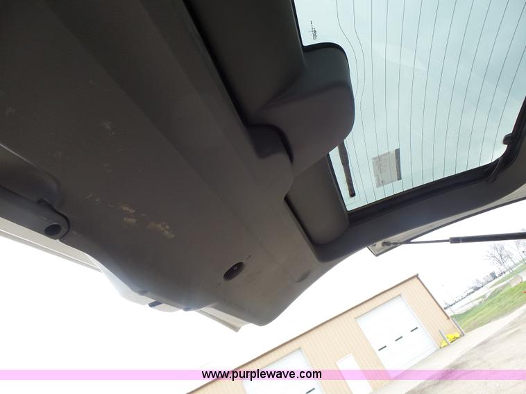 image for item L7208 2004 Ford Explorer XLS SUV