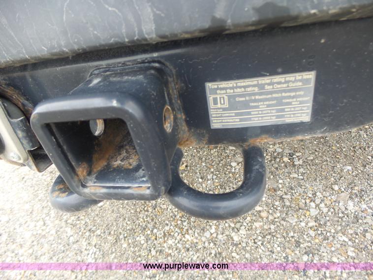 image for item L7208 2004 Ford Explorer XLS SUV