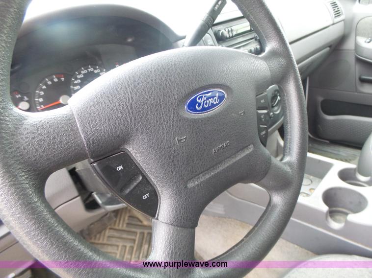 image for item L7208 2004 Ford Explorer XLS SUV