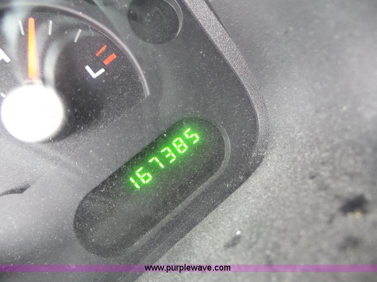 image for item L7208 2004 Ford Explorer XLS SUV