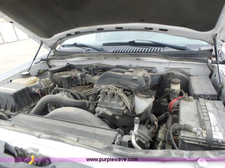 image for item L7208 2004 Ford Explorer XLS SUV