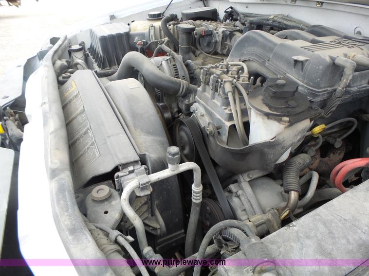 image for item L7208 2004 Ford Explorer XLS SUV