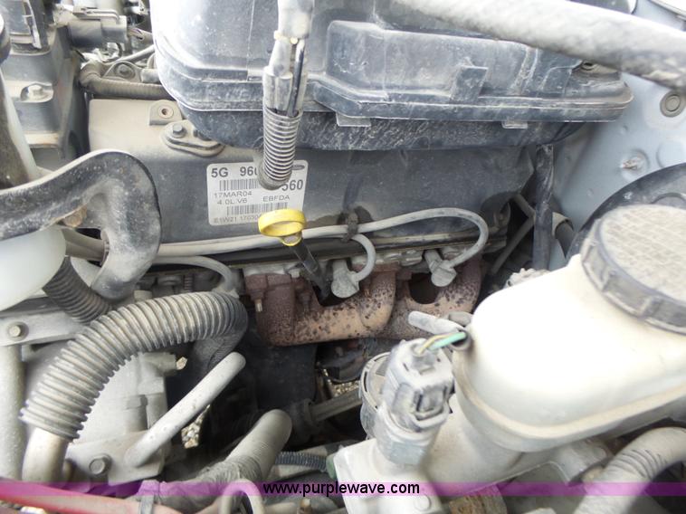 image for item L7208 2004 Ford Explorer XLS SUV