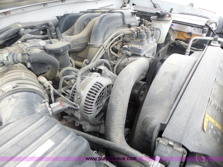 image for item L7208 2004 Ford Explorer XLS SUV