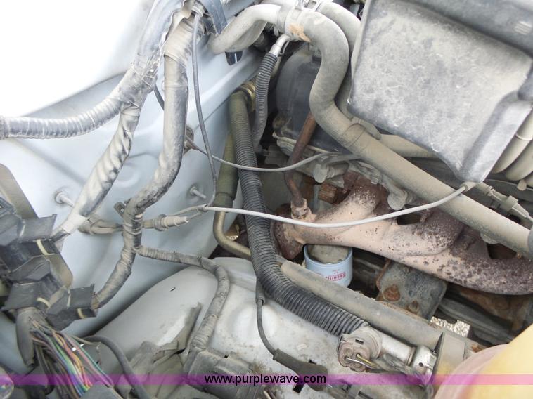 image for item L7208 2004 Ford Explorer XLS SUV