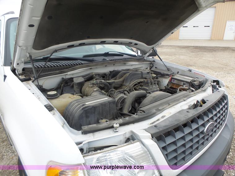 image for item L7208 2004 Ford Explorer XLS SUV