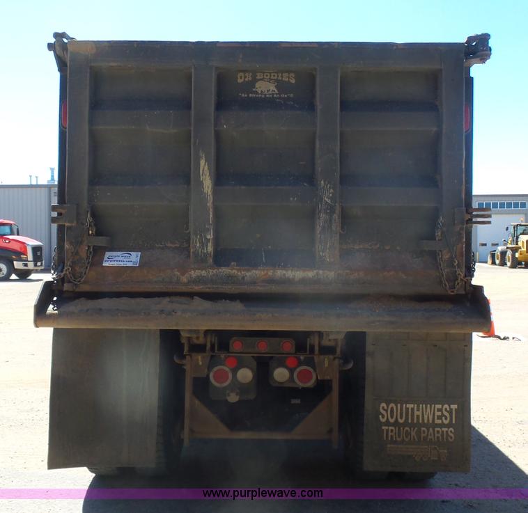 image for item L7377 2005 Sterling L9500 dump truck