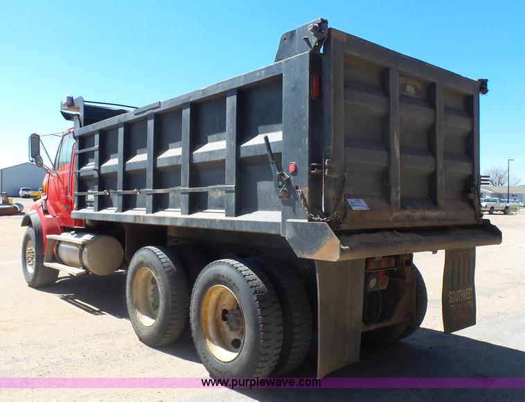 image for item L7377 2005 Sterling L9500 dump truck