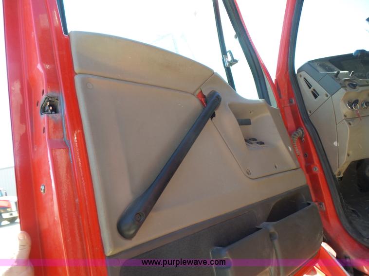 image for item L7377 2005 Sterling L9500 dump truck