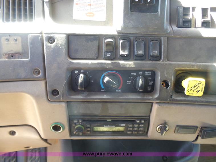 image for item L7377 2005 Sterling L9500 dump truck