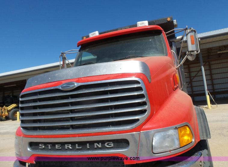 image for item L7377 2005 Sterling L9500 dump truck