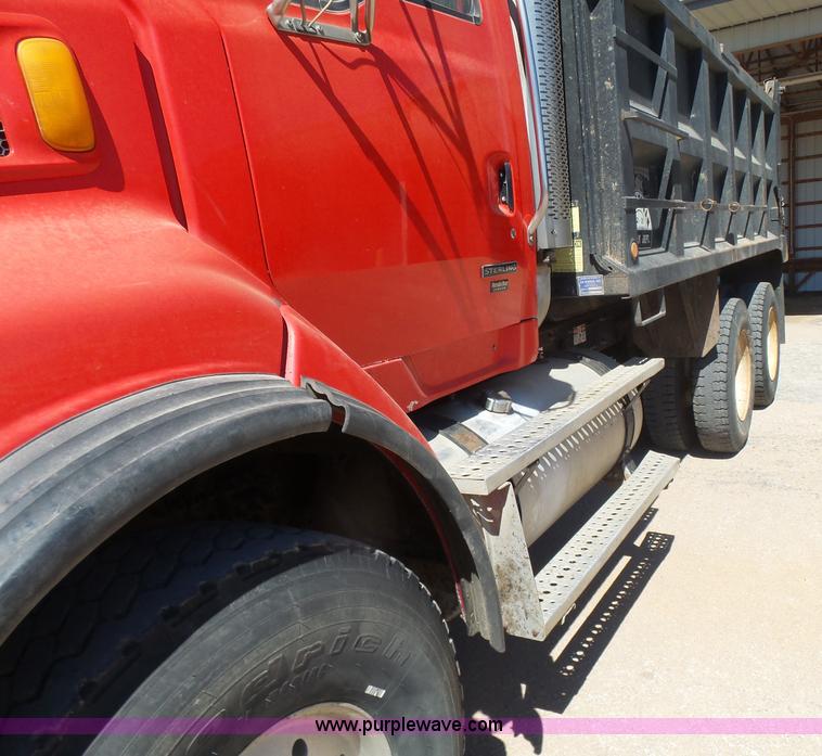 image for item L7377 2005 Sterling L9500 dump truck